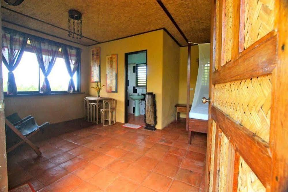 Casa Rosa Taytay Hotel Palawan Esterno foto